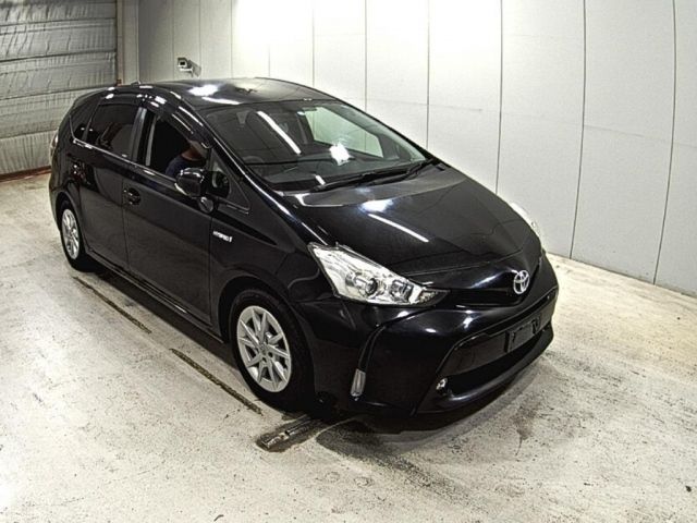 4196 Toyota Prius alpha ZVW41W 2015 г. (LAA Okayama)